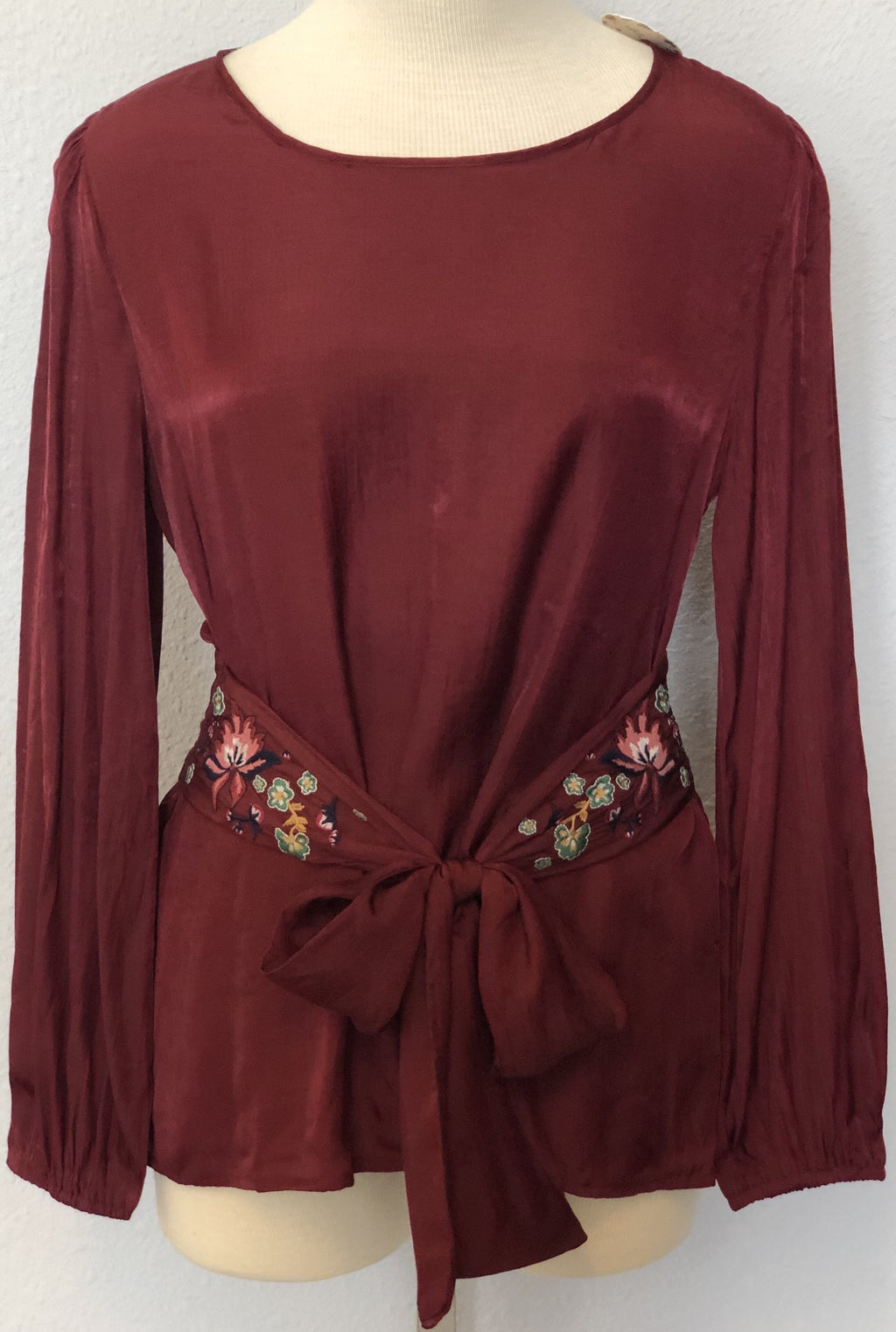 EMBROIDERED WAIST TIE BLOUSE