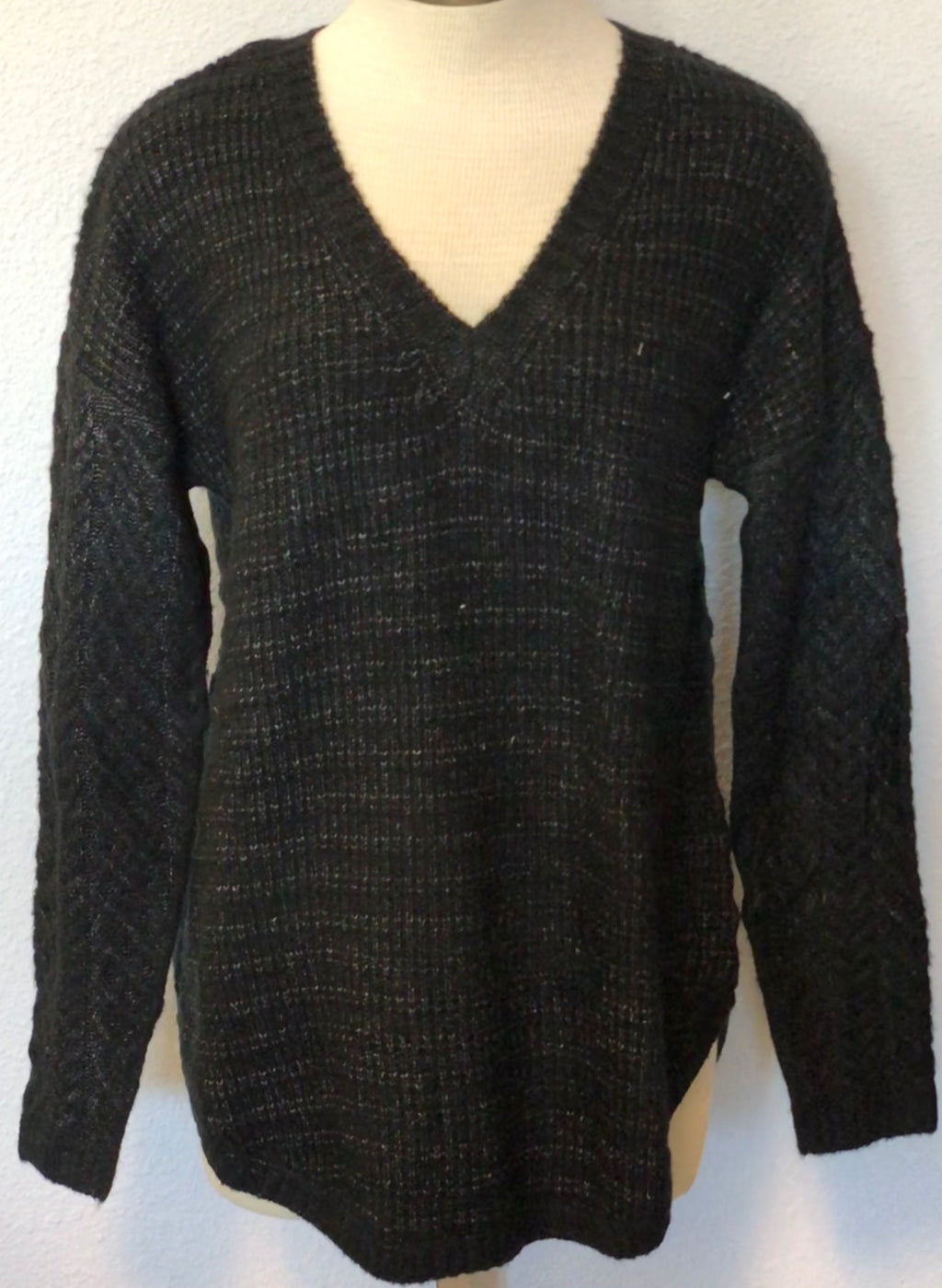 V-NECK WOOLY SWEATER