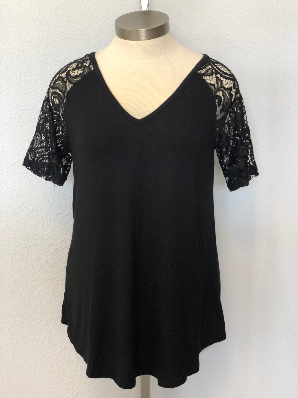 PLUS V-NECK LACE SLEEVE TOP