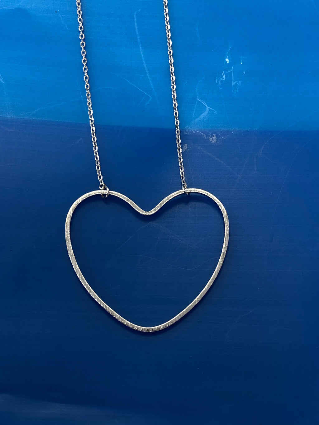 HEART OUTLINE NECKLACE